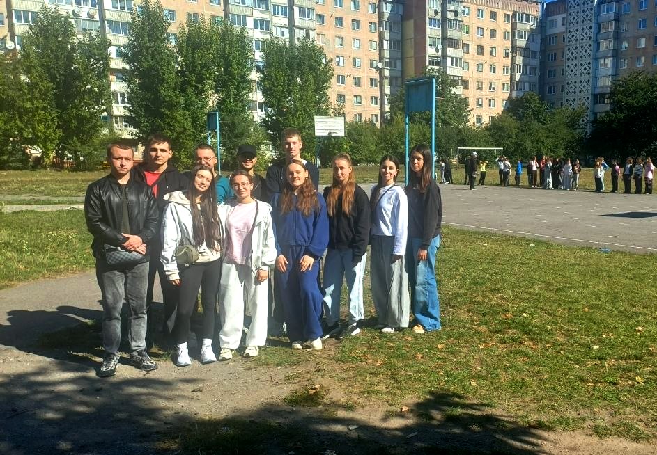 Студенти ОП Середня освіта (Фізична культура) спостерігають за проведенням уроку фізичної культури у 7-му класі